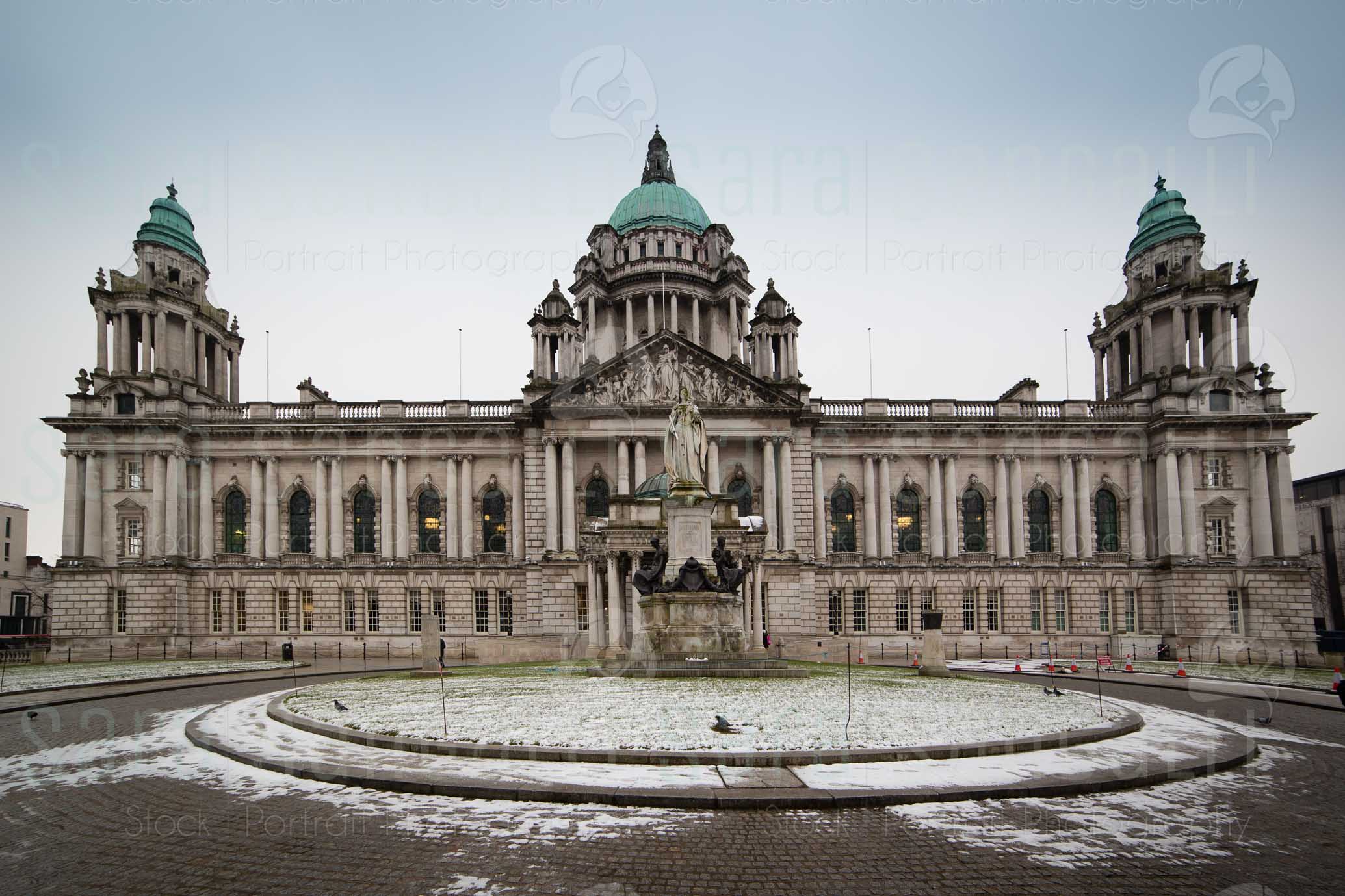 Facciata frontale del municipio di Belfast durante l'inverno © Sara Sangalli